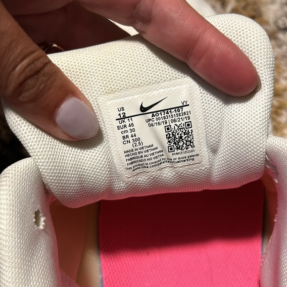 Men’s Nike Air Max 2 Light with Pink Sole Sneakers - Picture 6 of 7